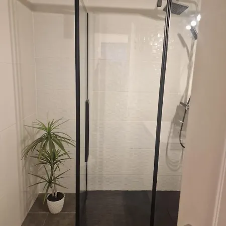 Apartment Em